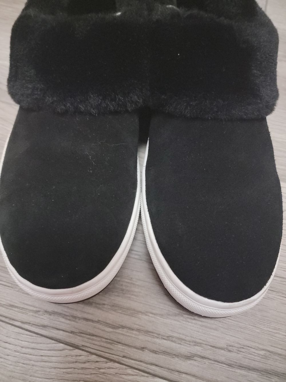 Blondo Suri Waterproof Suede Slip-On Sneaker Faux-Fur Lining Black Womens 8M EUC - Picture 8 of 9